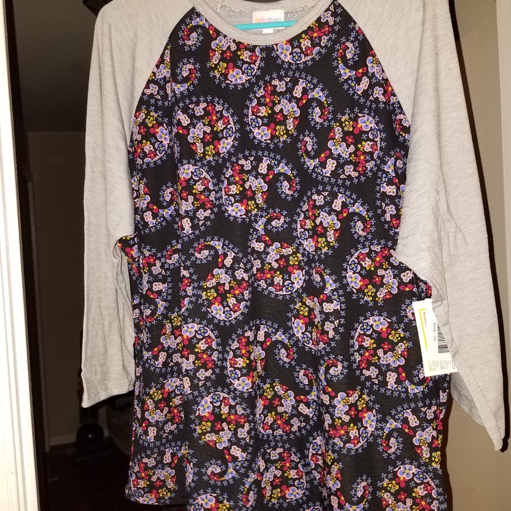 Brand new with tags 2XL Lularoe Randy Tee